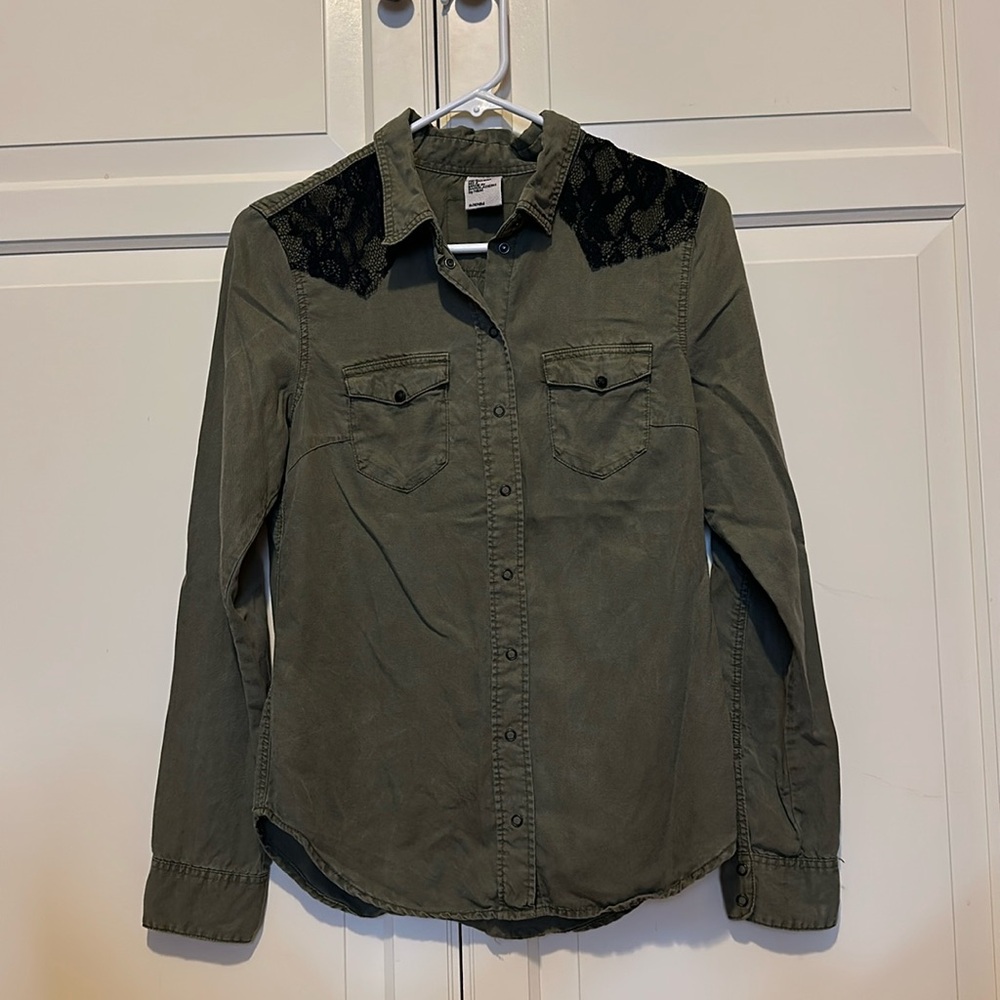 H&M dark green button up shirt